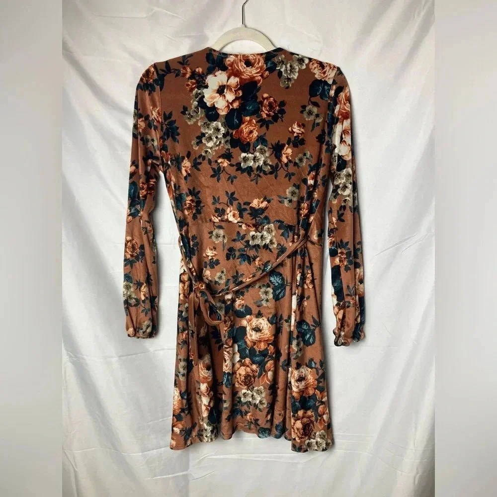 Peach love California floral long sleeve tie thru dress woman’s medium - Picture 5 of 7
